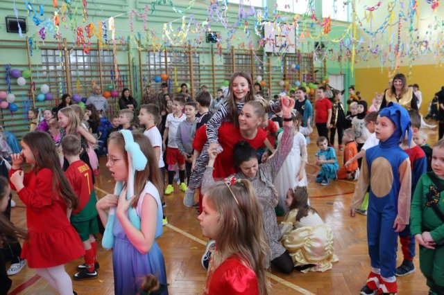 b_1024_768_0_00_images_2023_2024_WYDARZENIA_Choinka_418274512_840202744574342_7616322794250537362_n